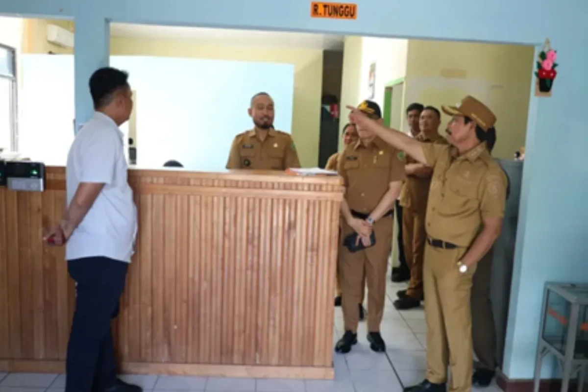 Sidak ke Sejumlah Kelurahan, Waris Muin Minta Pegawai&hellip;