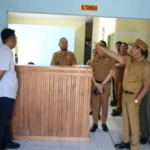Sidak ke Sejumlah Kelurahan, Waris Muin Minta Pegawai Datang Tepat Waktu