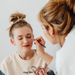 MAKE UP