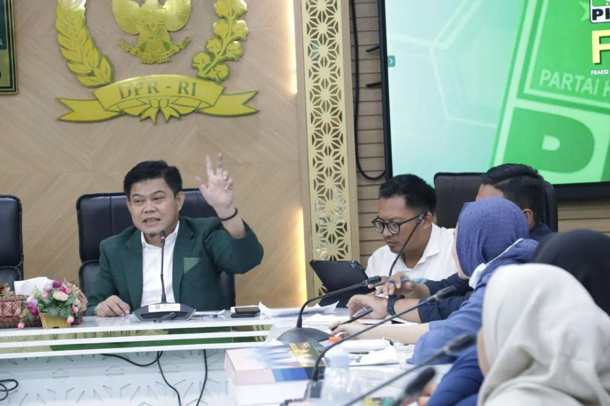 Dukung Pemberantasan BTS Palsu, DPR Apresiasi Langkah Kemkomdigi