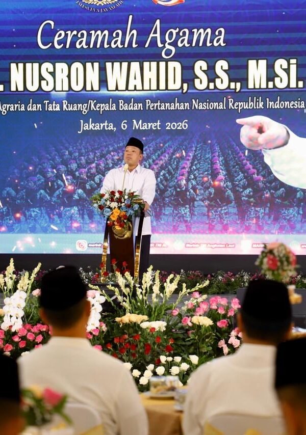 Menteri Nusron Sampaikan Ceramah Agama di Korps Marinir&hellip;