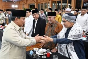 Presiden Prabowo Subianto bertemu kiai dan tokoh organisasi Islam di Istana Kepresidenan Jakarta membahas geopolitik global.