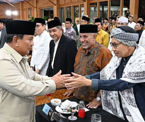 Presiden Prabowo Subianto bertemu kiai dan tokoh organisasi Islam di Istana Kepresidenan Jakarta membahas geopolitik global.