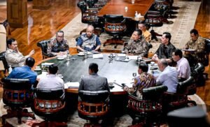 Presiden Prabowo Subianto memimpin rapat strategis di Hambalang membahas pembangunan kampus STEM dan kesiapan mudik Lebaran.