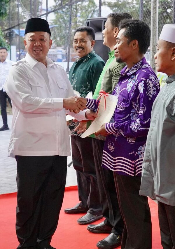 Percepat Sertipikasi Tanah Wakaf, Menteri ATR/Kepala BPN Serahkan&hellip;