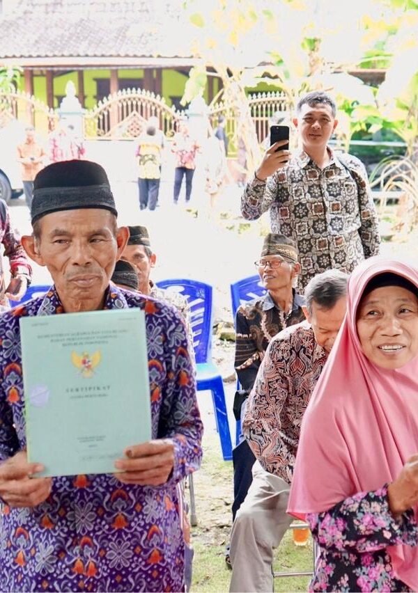 Akhir Perjuangan Panjang, Sertipikat Tanah Mbah Tupon Kembali&hellip;