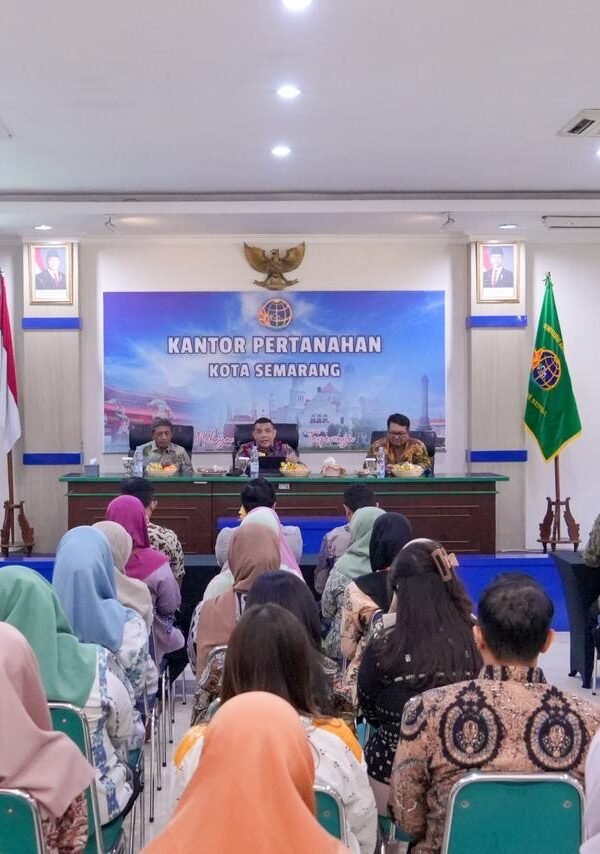 Tinjau Pelayanan Kantah Kota Semarang, Wamen Ossy: Jangan&hellip;