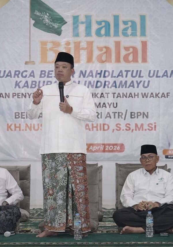 Hadiri Halalbihalal dan Penyerahan Sertipikat Tanah Wakaf PCNU&hellip;