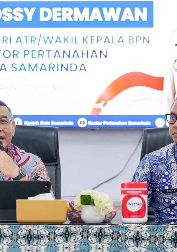 Berikan Pengarahan di Kantah Kota Samarinda, Wamen Ossy:…