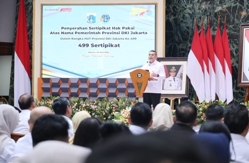 DKI Jakarta HUT ke-499, Wamen Ossy Serahkan 499…