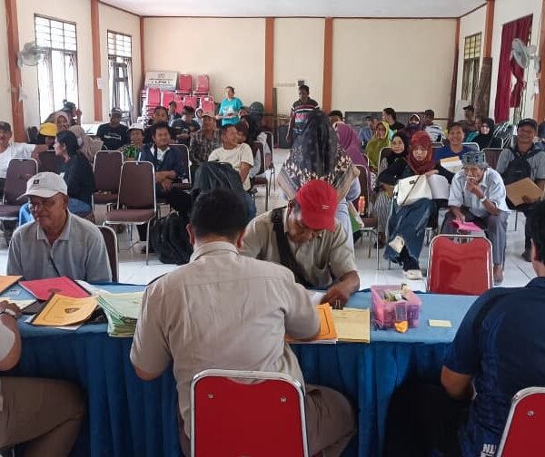Kantor Pertanahan PPU Serahkan Sertipikat PTSL Kelurahan Maridan&hellip;