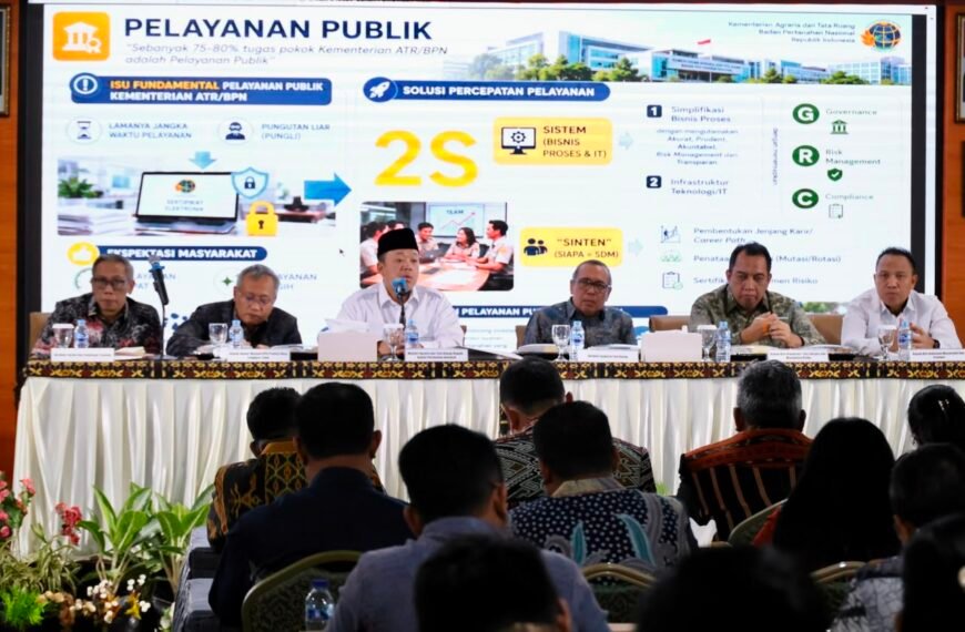 Beri Pengarahan Soal Layanan di Kanwil BPN Provinsi…