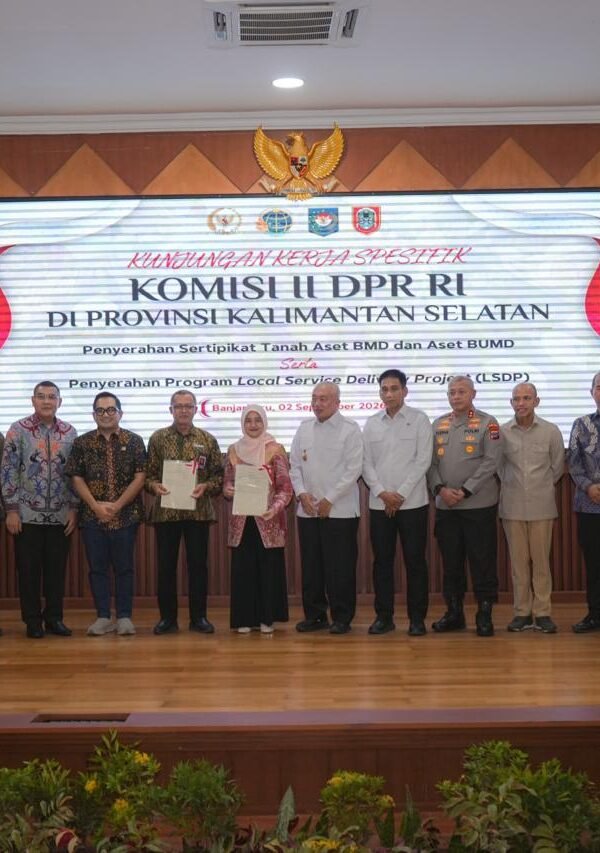 Serahkan Sertipikat Aset BMD dan BUMD Pemprov Kalsel,&hellip;