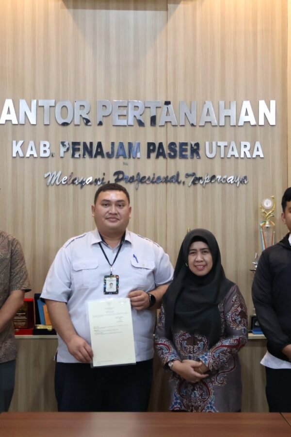 Kantor Pertanahan Kabupaten Penajam Paser Utara Gelar Penyerahan…